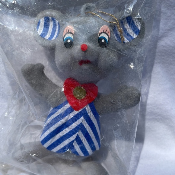 Woolworth Flocked Christmas Mouse - Picture 2 of 3